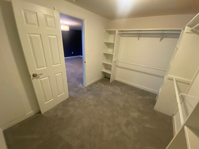 Building Photo - 4 Bedroom - Upper Arlington