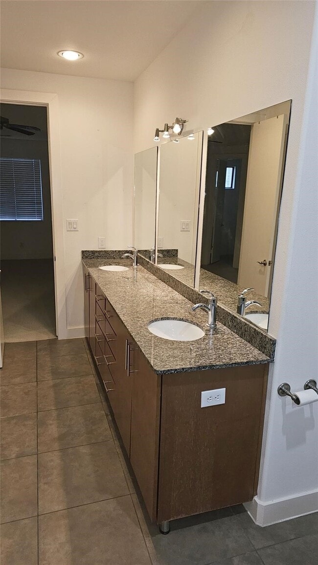 Building Photo - 2301 Camden Dr