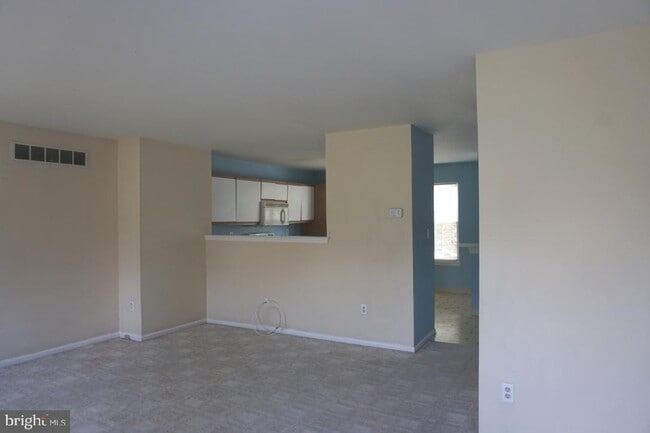 Building Photo - 141 Thames Dr