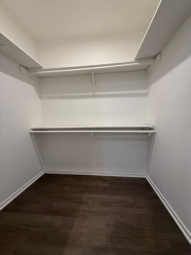 Building Photo - Yuhashi Properties1 (1606 Waterloo Trl)