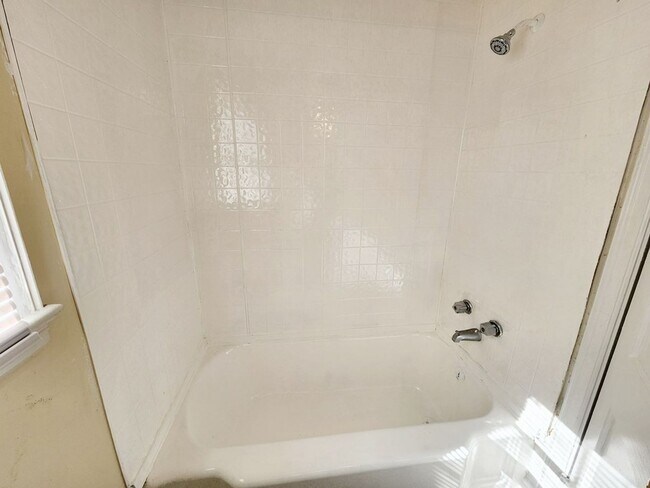 Building Photo - 1200 W Lincoln Ave