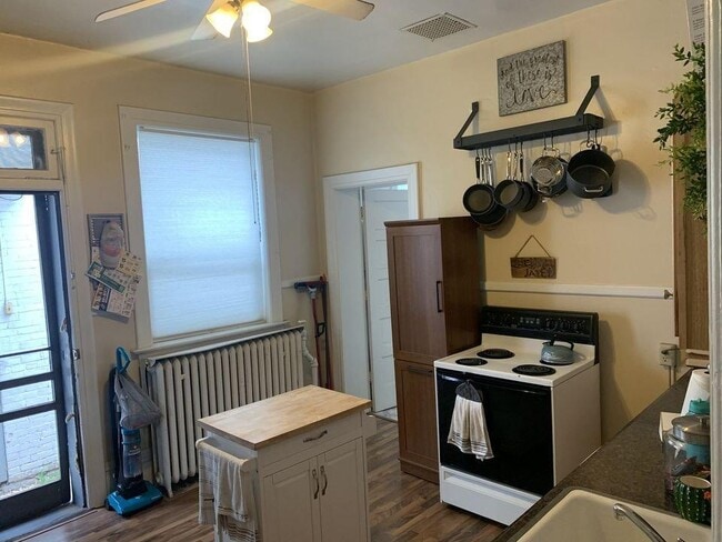 Building Photo - 174 E 300 S