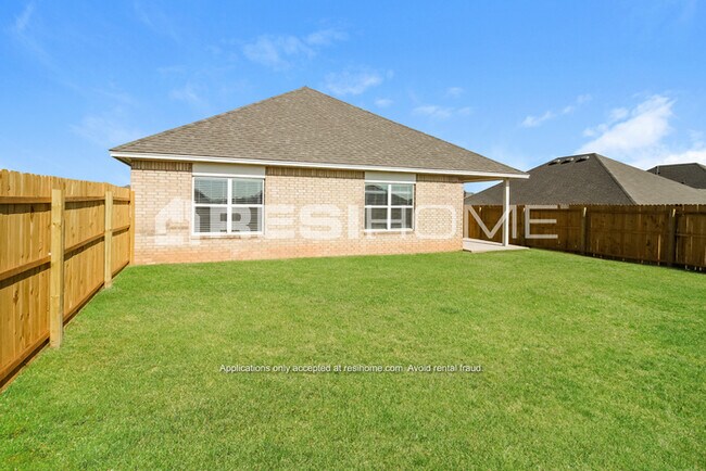 Building Photo - 8161 Lakeside Dr