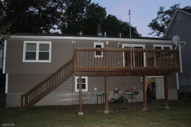 Building Photo - 139 Halsey Rd