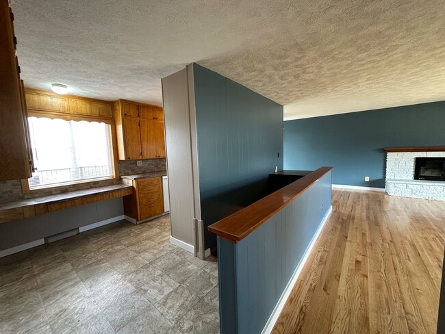 Building Photo - Spacious Northside 4-Bed, 2-Bath Ranch with Hardwood Floors