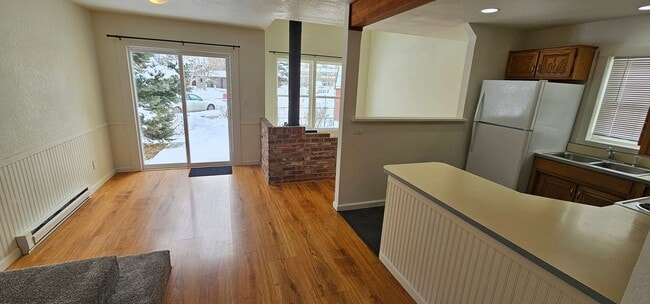 Building Photo - Newly Renovated 3Bed 1.5 Bath House Available in Heart of Bozeman