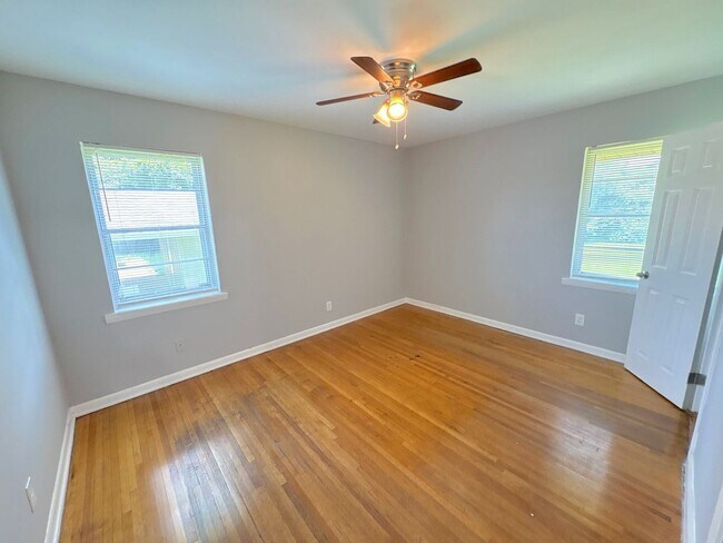 Building Photo - 4493 Westmont Rd