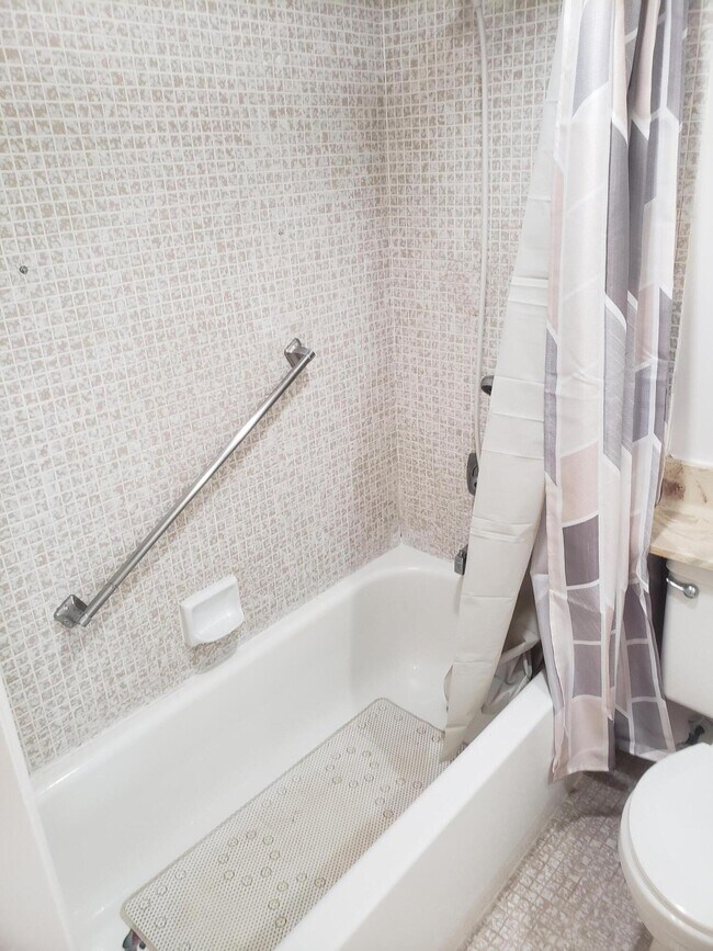 Building Photo - 688 Burgundy L