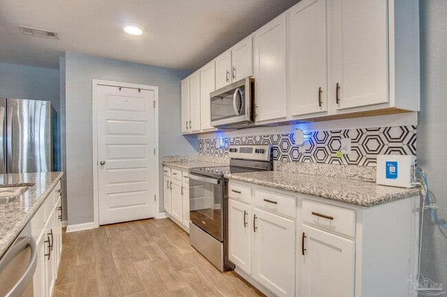 Building Photo - 4668 Red Oak Dr