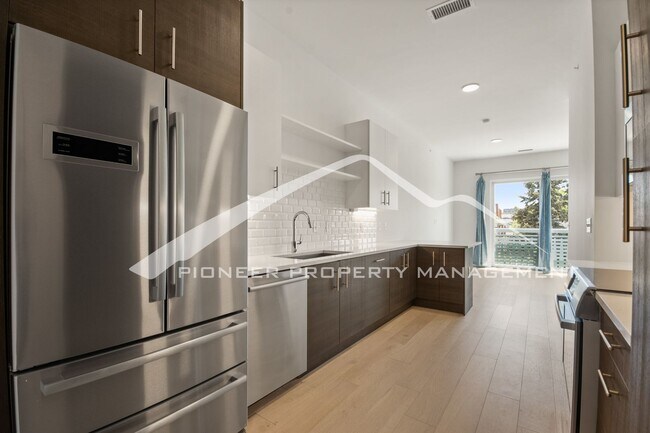 Building Photo - Newer Studio Apt in RiNo District in Denver 1 Underground Parking Space!