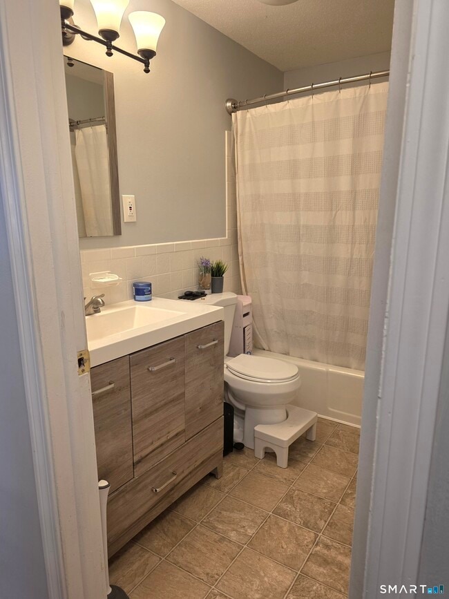 Building Photo - 49 Hillwood Ln