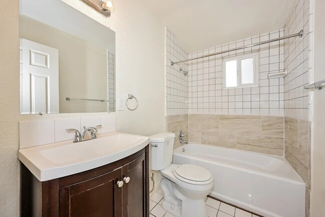 Building Photo - 450 Bard St