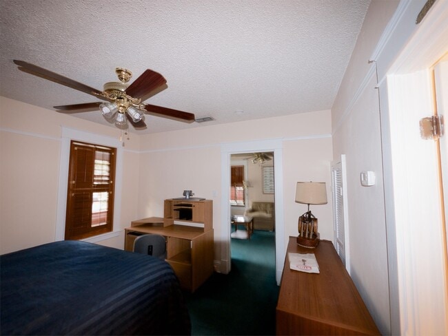 Building Photo - 3914 Herschel St