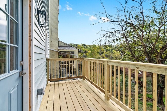 Building Photo - Beautiful Fully Renovated 3 Bedroom Home In Swissvale.  Available Immediately.