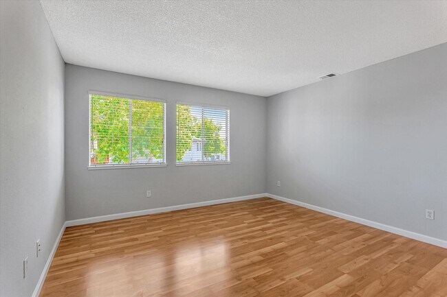 Building Photo - 3145 Shofner Pl