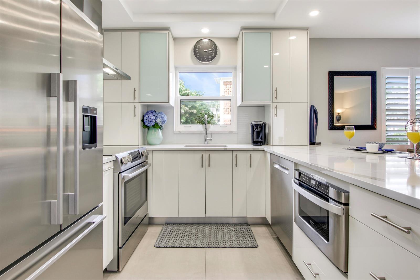 Building Photo - 100 Venetian Dr