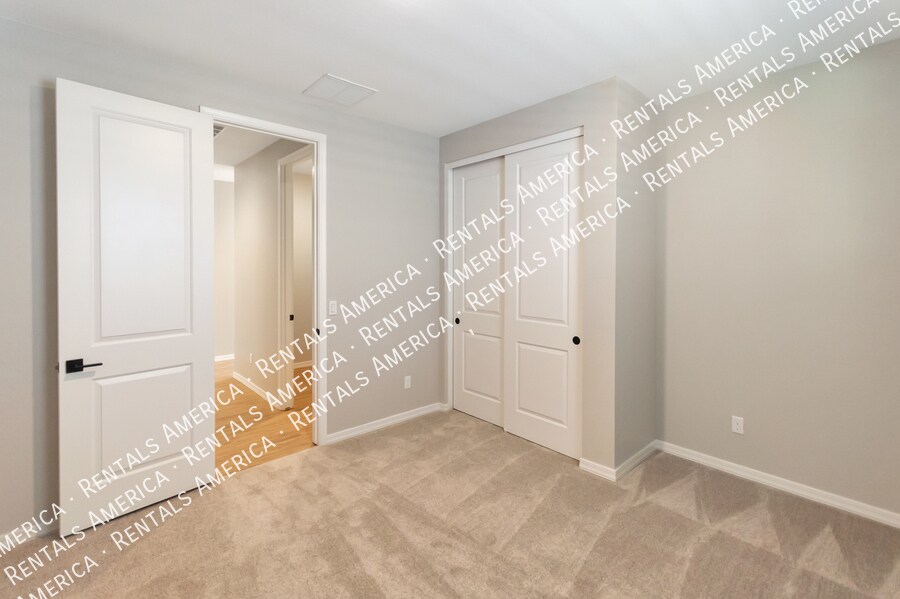 Building Photo - 36033 W San Clemente Ave