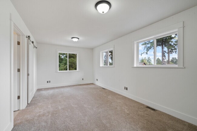 Building Photo - 1121 SE 111th Ave