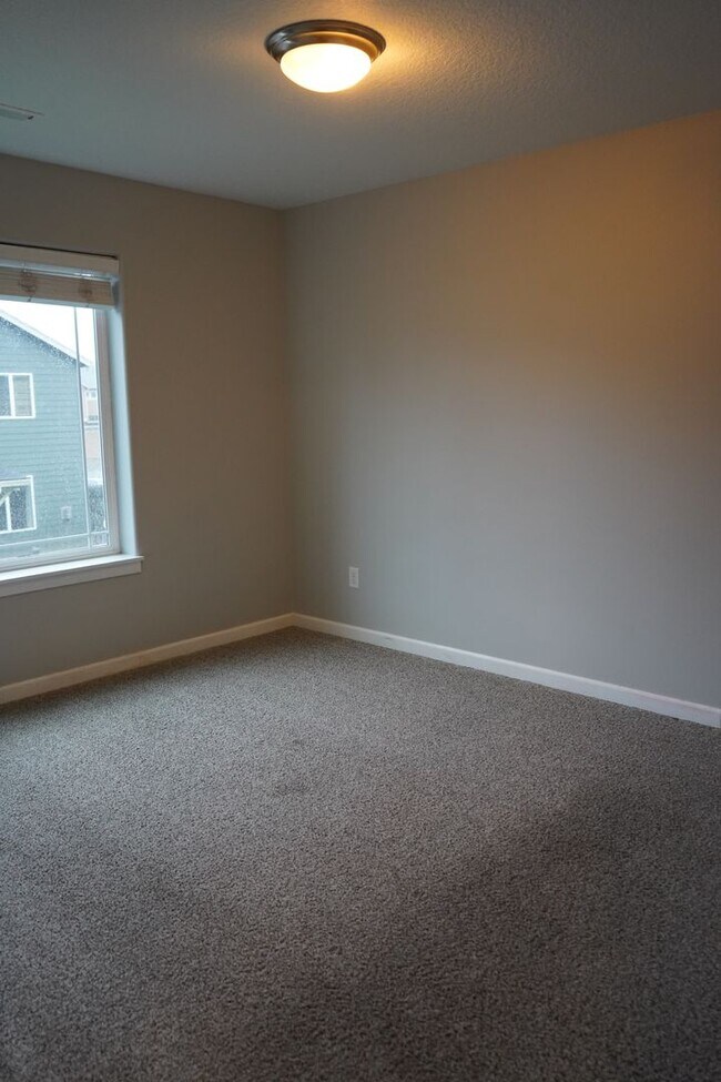 Building Photo - 4316 NE 58th Cir