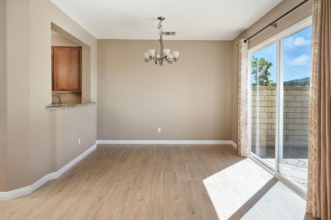 Building Photo - GORGEOUS 4+3 in Copperhill Area