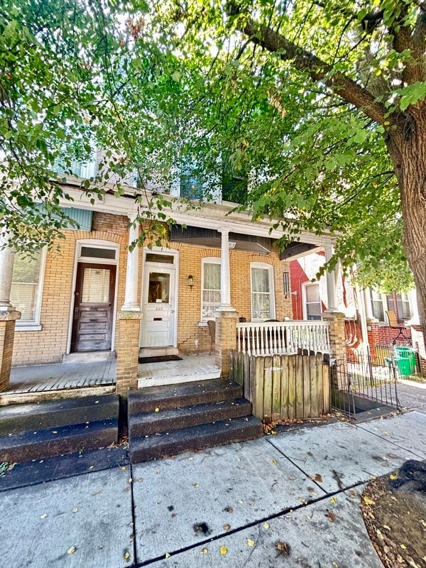 Building Photo - 330 W Lemon St