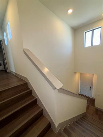 Building Photo - 300 Lucas Ln