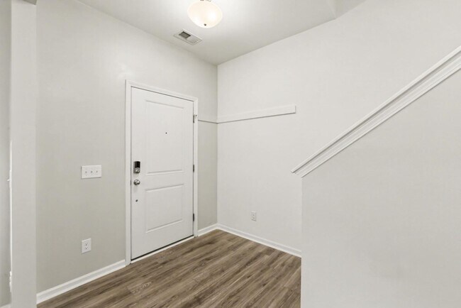 Building Photo - 121 Rockingham Way