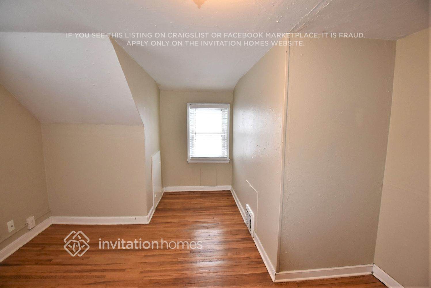 Building Photo - 1612 St Albans St N