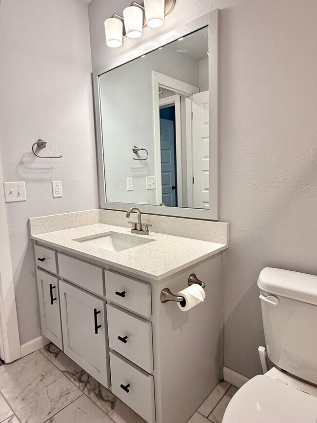 Building Photo - **Gorgeous Newer Build! 3 Bed 2 Bath**