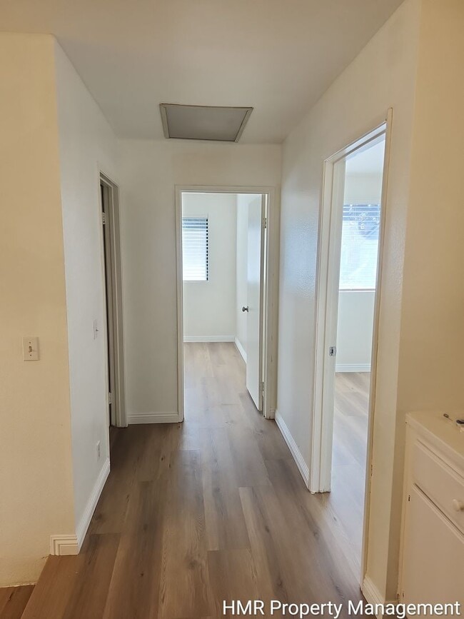 Building Photo - Spacious & Convenient 3-Bedroom Townhouse