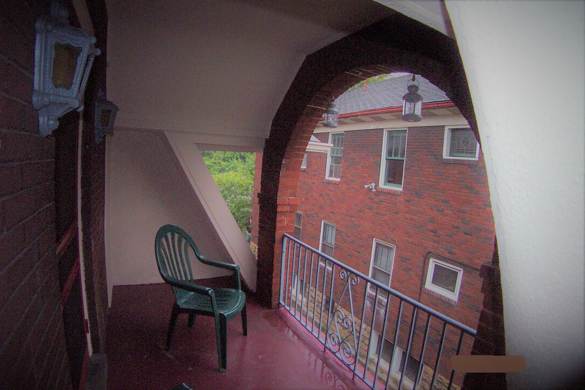 Private Veranda - 330 S Aiken Ave