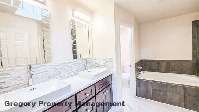 Building Photo - Light and Bright Home in the Desirable Upland View Neighborhood