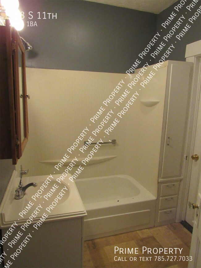 Building Photo - 518 S 11th-