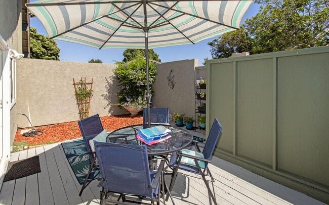 Building Photo - Stunning Saltillo Tiled Single Story Condo in Oceanside!