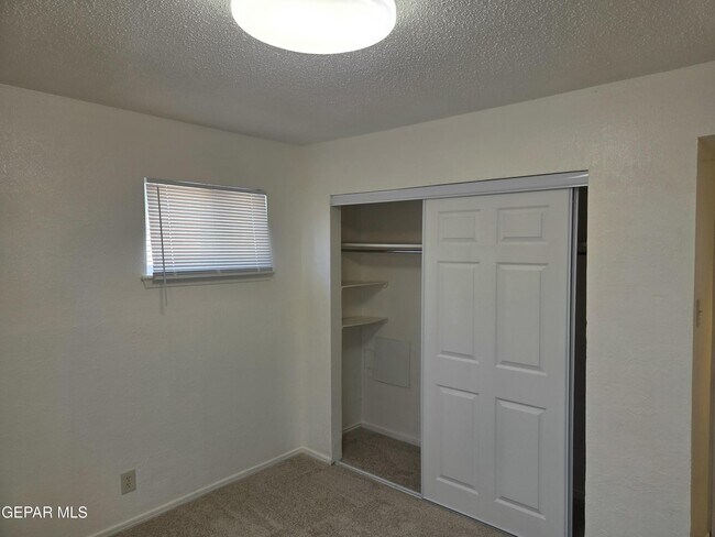 Building Photo - 5632 Salem Dr