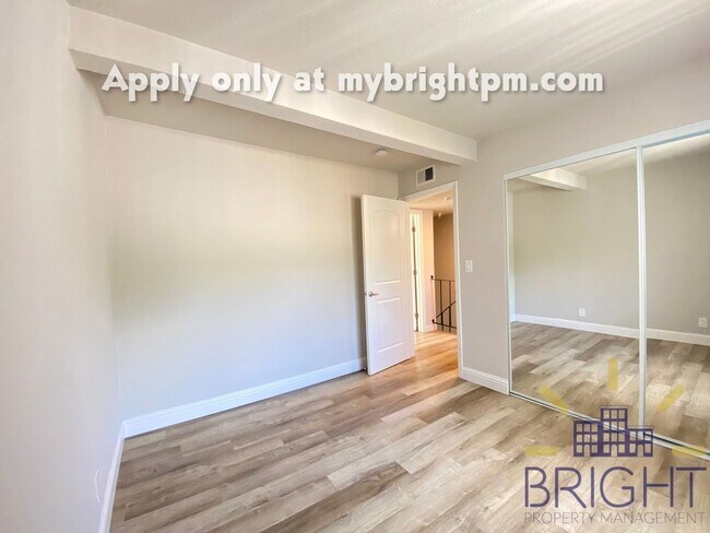Building Photo - Recently Renovated 2 Bedroom 1 Bath, Two-Level Apartment-Great Midtown location!