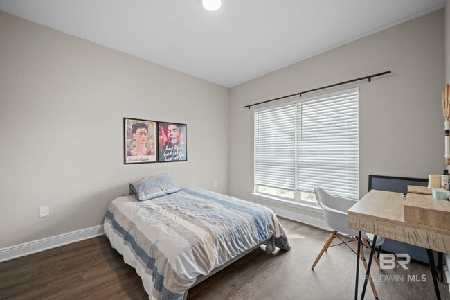 Building Photo - 30955 Semper Dr