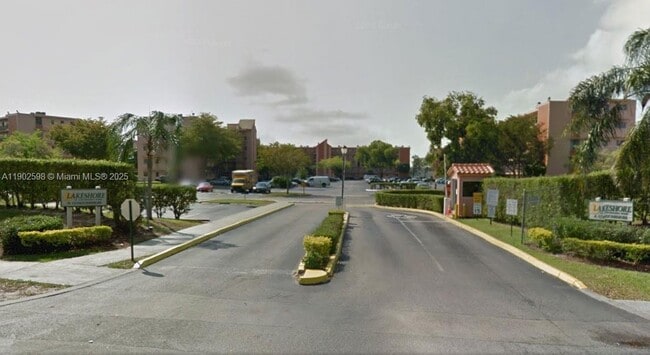 Primary Photo - 8750 N Sherman Cir