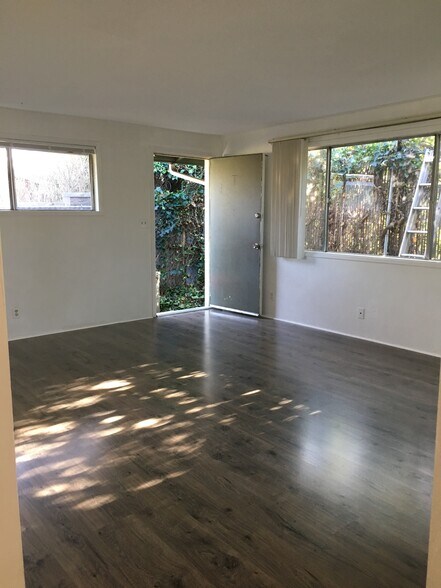 Building Photo - 107 N 3rd St