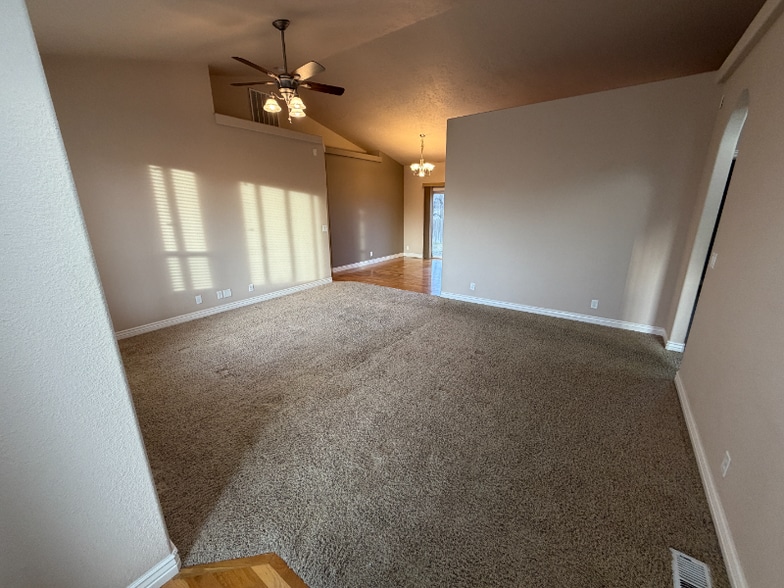 Building Photo - 1820 SW Silverstone Ave