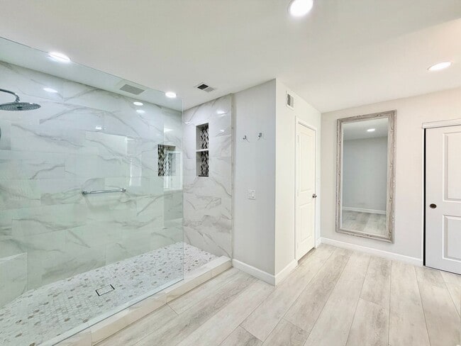 Building Photo - 34983 Mission Hills Dr