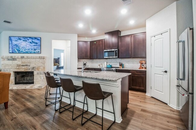 Building Photo - 227 Outlaw Dr