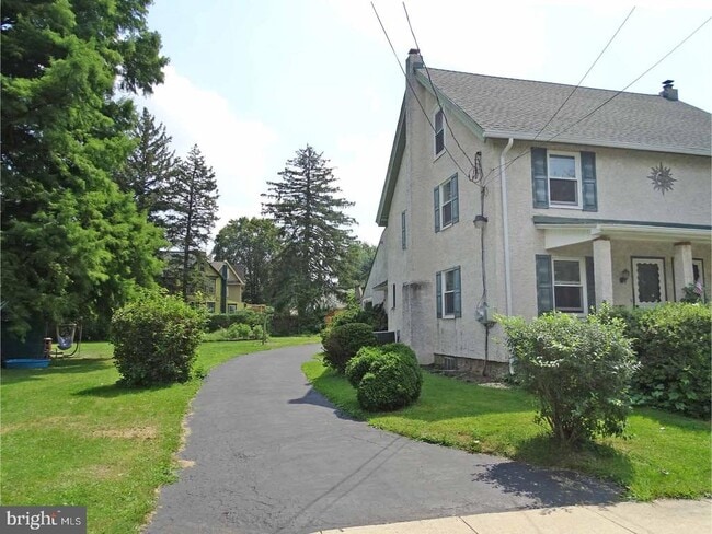 Building Photo - 1153 Greeley Ave