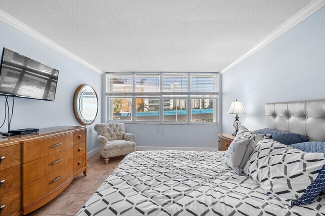 Building Photo - 1801 S Ocean Dr