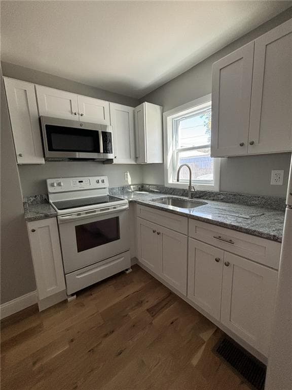 Building Photo - 865 W Shore Rd