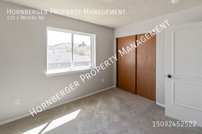 Building Photo - 119 S Meyers Rd