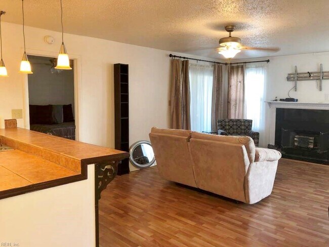 Building Photo - 545 Pier Ct