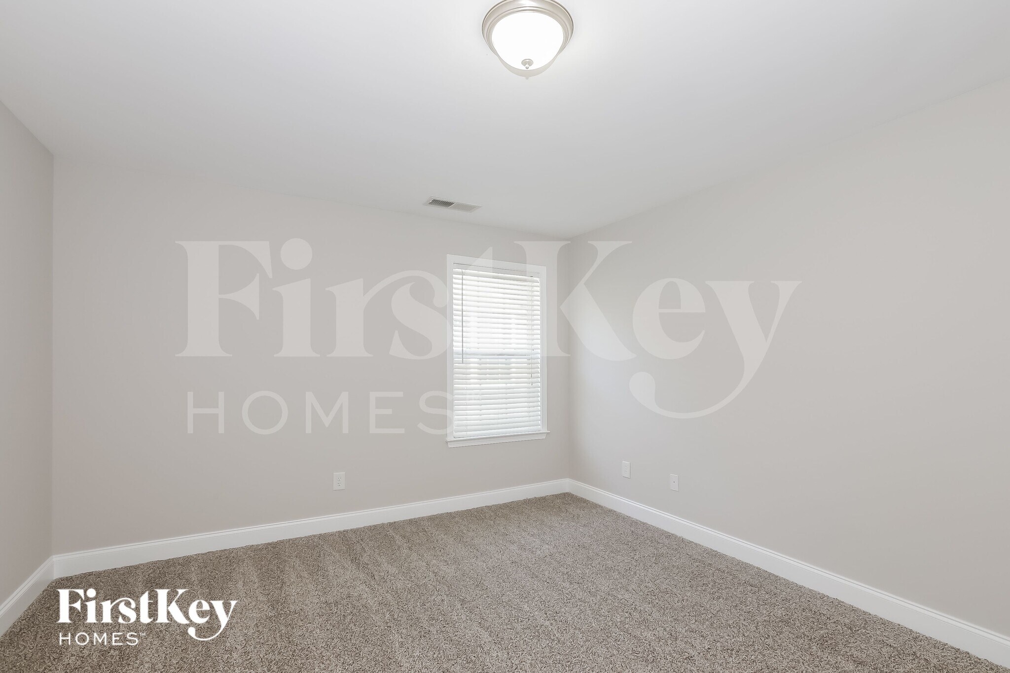 Building Photo - 495 Roland Manor Dr
