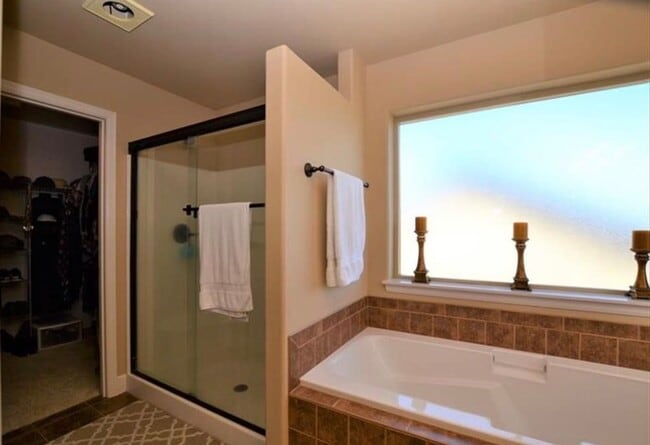 Building Photo - Stunning 4-Bedroom in Redmond's beautiful Fairhaven Neighborhood!