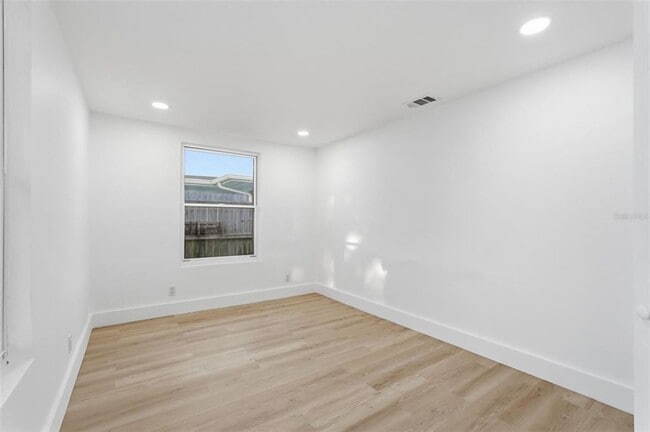 Building Photo - 2470 Del Rio Way